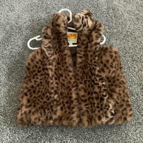 Super soft faux cheetah fur vest - Picture 1 of 3